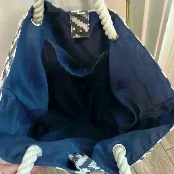 Summer & Rose - Picture 3 of 4